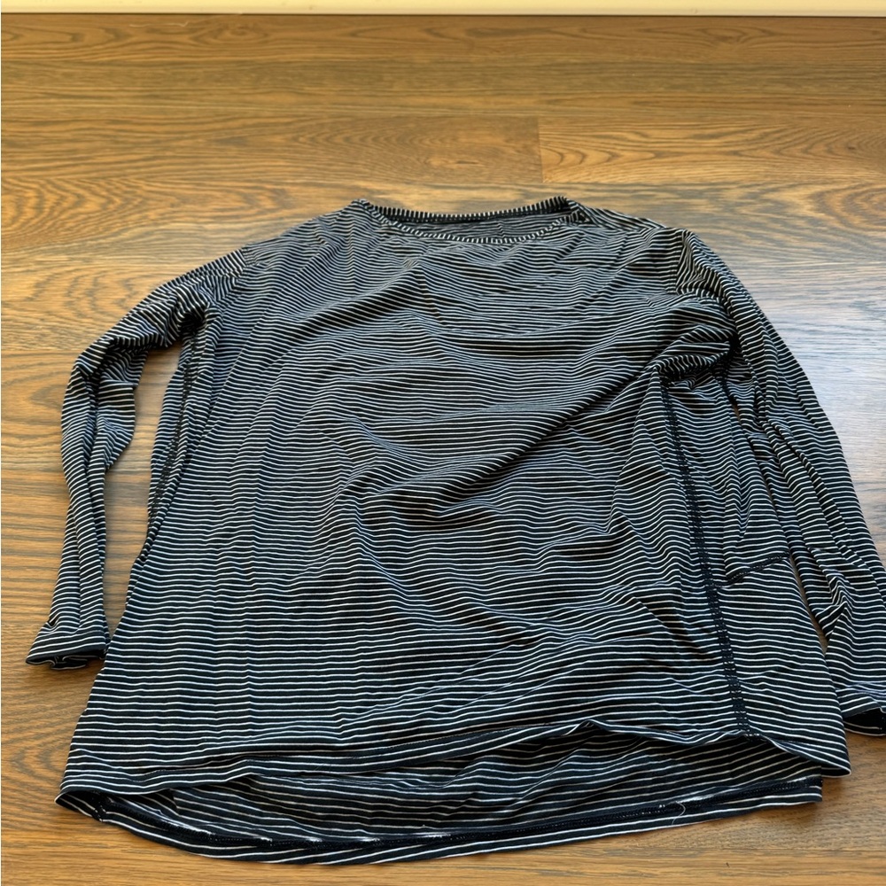 Lululemon Relaxed Long Sleeve Tee - Black and White
